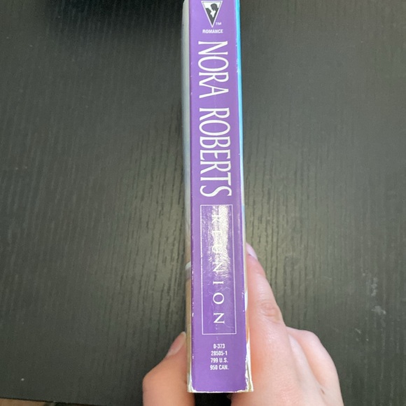 Nora Robert’s - Reunion - Picture 3 of 5